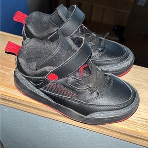 Still in good condition no shoe string Velcro easy on Jordans size 12c